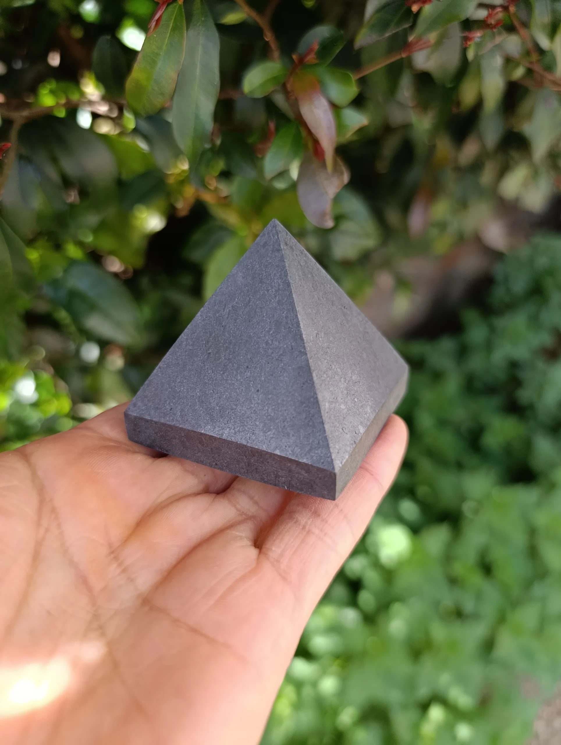 Shungita Piramide piedra natural